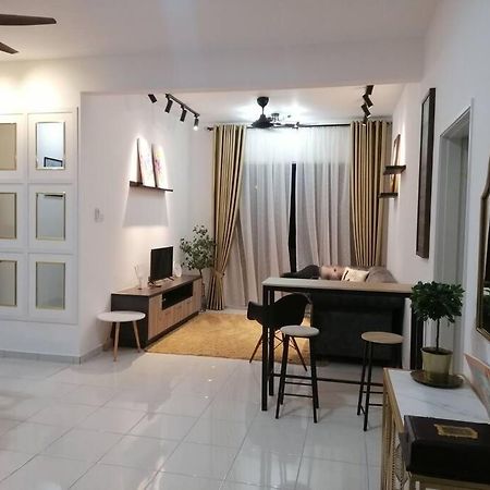 Homestay Casa Nur Iman @Adelia Kajang Esterno foto