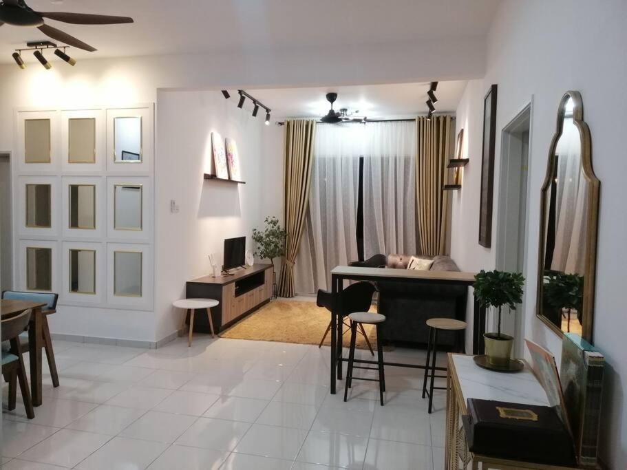 Homestay Casa Nur Iman @Adelia Kajang Esterno foto